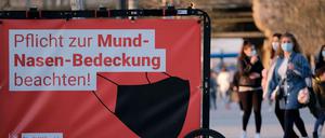 Nur 10 Prozent der Befragten plädieren dafür, dass die Corona-Maßnahmen gänzlich aufgehoben werden.