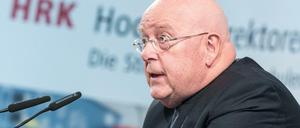 Dieter Lenzen, Präsident der Universität Hamburg, entschuldigte sich teils für die Veröffentlichung der "Corona-Studie"