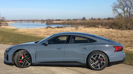 Der e-tron GT (hier die etwas moderatere quattro-Version) ist für Audi „die neue elektrische Speerspitze der Marke“. 