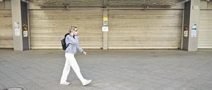 Große Einbußen. Die Berliner Wirtschaft hat unter der Pandemie gelitten. Besonders der stationäre Handel ist betroffen und bleibt auf seinen Waren sitzen.