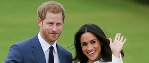 Prinz Harry und seine Frau Meghan haben sich im vergangenen Jahr von ihren royalen Aufgaben zurückgezogen.