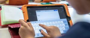 Tablets im Klassenraum - hier in einer Grundschule in Bayern.