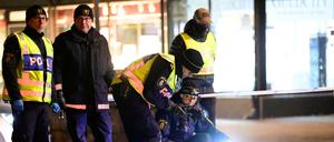 Im rund 270 Kilometer südwestlich von Stockholm gelegenen Vetlanda hat ein Mann eine Reihe von Menschen mit einer Stichwaffe angegriffen.