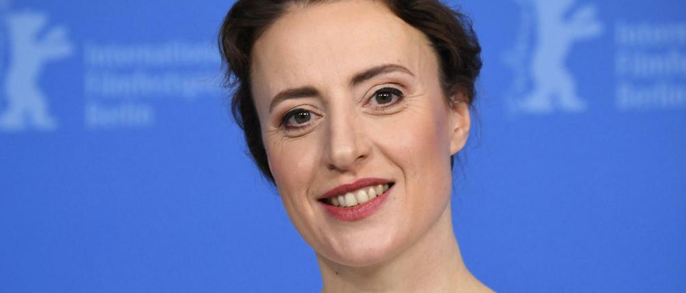 Maren Eggert gewinnt einen Silbernen Bären für ihre Hauptrolle in Maria Schraders "Ich bin dein Mensch". 