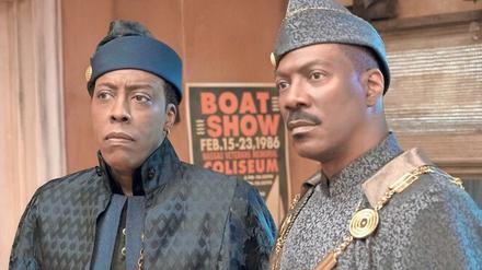 Monarch Akeem (Eddie Murphy, rechts) und sein Diener (Arsenio Hall). 