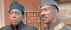 Monarch Akeem (Eddie Murphy, rechts) und sein Diener (Arsenio Hall). 