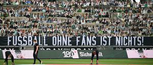 Damals auf der Tribüne, lange ist's her. Auch im Borussia-Park werden die Fans vermisst. 