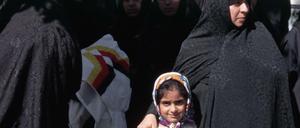 Rosa ist die Hoffnung. Vielleicht wird dieses kleine Mädchen einmal frei darüber entscheiden können, ob es Kinder bekommt.