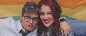 Verdammt, verliebt. Mawada Qadi (links) und Sara Al Mansoori brechen ein Tabu in ihren Land.