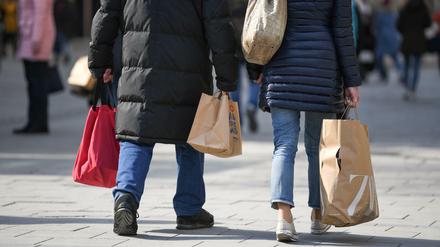 Im Laden einkaufen: Das geht jetzt auch wieder in Berlin. 
