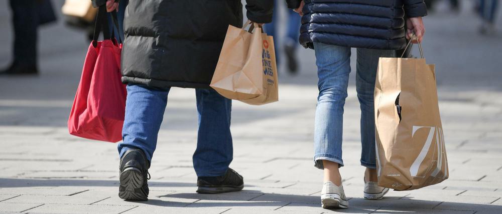 Im Laden einkaufen: Das geht jetzt auch wieder in Berlin.