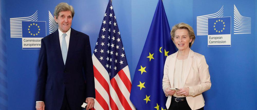 Der US-Klimabeauftragte Kerry und EU-Kommissionschefin von der Leyen am Dienstag in Brüssel.