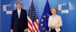 Der US-Klimabeauftragte Kerry und EU-Kommissionschefin von der Leyen am Dienstag in Brüssel.