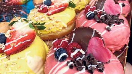 Schön bunt - die „Royal Balls“, gefüllte Pfannkuchen, von Royal Donuts.