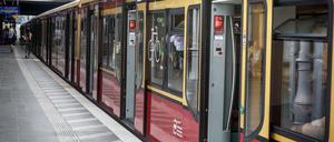 Mit der S-Bahn durch Berlin.