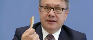 Seine Geschäfte und die seines Kollegen Nikolas Löbel setzen die Union unter Druck: CSU-Bundestagsabgeordneter Georg Nüßlein.