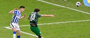 Piatek (l.) trifft hier zum 1:1.