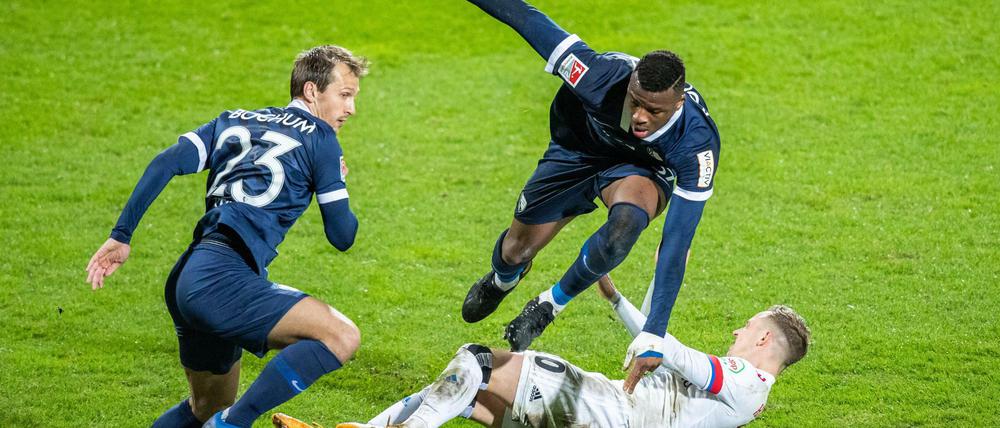 Hier am Boden - am Ende aber obenauf: der HSV.