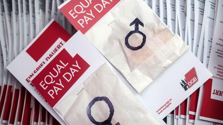 Der Equal Pay Day markiert den Tag, bis zu dem Frauen über den Jahreswechsel hinaus arbeiten müssten, um im Schnitt auf das gleiche Jahresgehalt wie ihre männlichen Kollegen zu kommen.