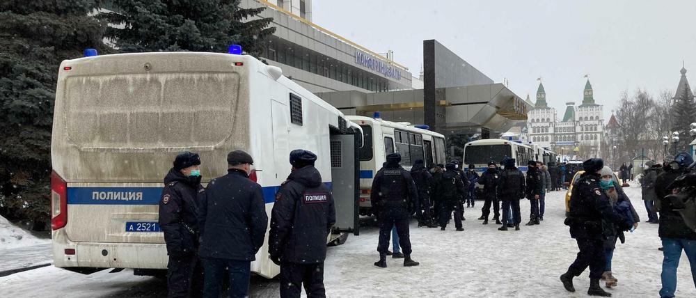 Russische Sicherheitskräfte bei der Versammlung der Opposition in Moskau