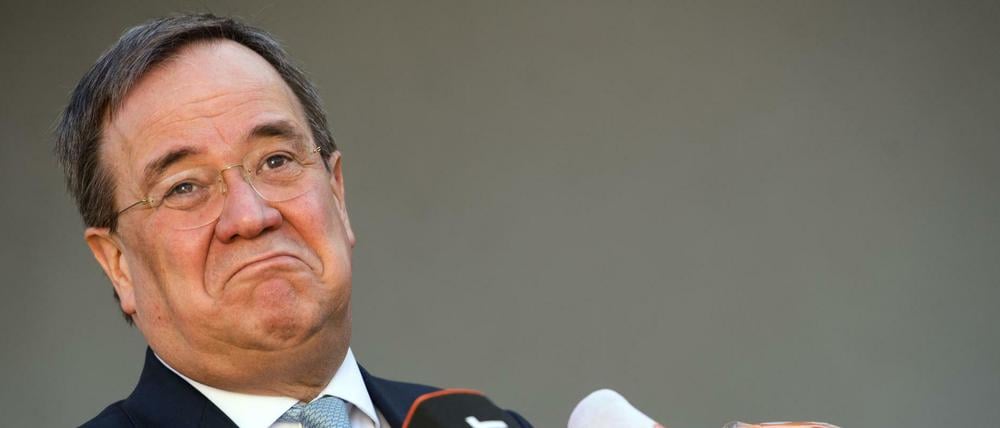 Zwischen Tja und Herrje. Nordrhein-Westfalens Ministerpräsident Armin Laschet (CDU) nach dem Besucht der Mindener Firma Nal, die Antigenschnelltests herstellt.