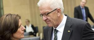 Malu Dreyer (SPD) und Winfried Kretschmann (Grüne) - hier ein Archivbild - können in ihren Bundesländern weiter regieren. 