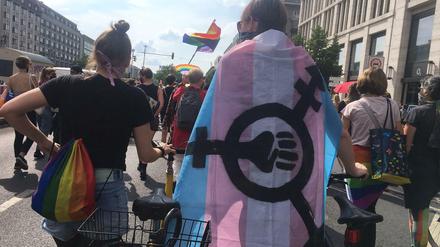 Für trans Rechte auf der Straße - eine Demonstration in Berlin.