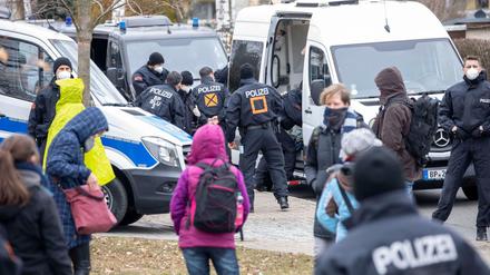 In Dresden wurden Polizisten bei einer Corona-Demonstration verletzt.