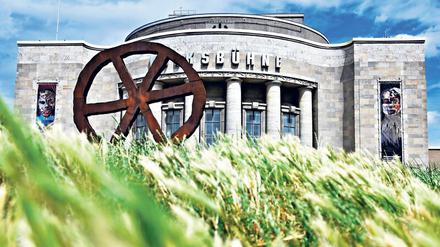 Platz für Sexisten? Die Volksbühne mit dem „Räuberrad“.