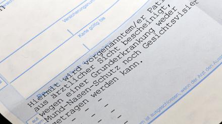 Ärztliches Attest für Maskenbefreiung. Besonders wenn Verstöße im Sinne der Patienten liegen, etwa bei Fälschungen, wird es schwierig, in der Beweisführung. 