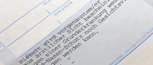 Ärztliches Attest für Maskenbefreiung. Besonders wenn Verstöße im Sinne der Patienten liegen, etwa bei Fälschungen, wird es schwierig, in der Beweisführung. 