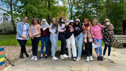 Die Crew: Joudi, Amira, Asma, Shahed, Fatima, Delavin, Maral, Haya und Tabarek.