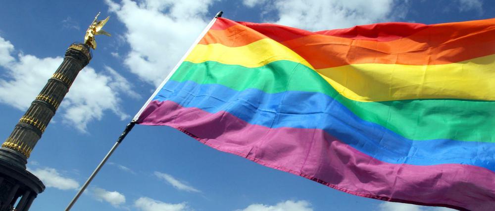 In Berlin ist ein Streit zwischen dem CSD e.V. und einer neu gegründeten Aktionsgemeinschaft entbrannt.
