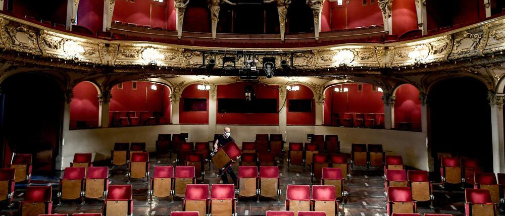 Das Berliner Ensemble öffnet wieder: Im Rahmen eines Pilotprojekts können Zuschauer Ende der Woche das Stück "Panikherz" besuchen.