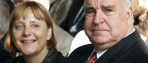 Er stand im Zentrum der CDU-Spendenaffäre vor rund 20 Jahren: Helmut Kohl, hier neben Angela Merkel im Jahr 2000.