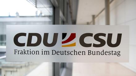 Im Einzelnen sehen die Regeln vor, dass CDU-Abgeordnete auf europäischer, Bundes- oder Landesebene sämtliche Nebentätigkeiten offenlegen.