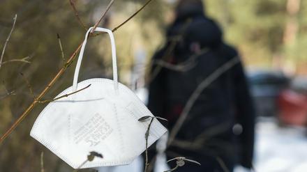 Als es an Schutzkleidung fehlte, verwarf die Verwaltung die üblichen Regeln für die Ausschreibung von Aufträgen.