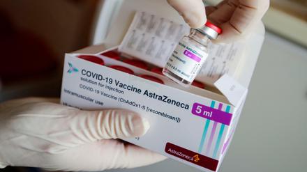 In vielen europäischen Ländern wurden die Astrazeneca-Impfungen gestoppt. Das sorgt in Großbritannien für Unverständnis.
