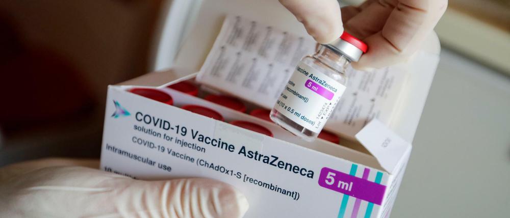 In vielen europäischen Ländern wurden die Astrazeneca-Impfungen gestoppt. Das sorgt in Großbritannien für Unverständnis.