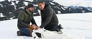 Er braust durchs Tal, rettet Leben und sieht auch noch gut aus dabei. "Der Bergdoktor" im ZDF.