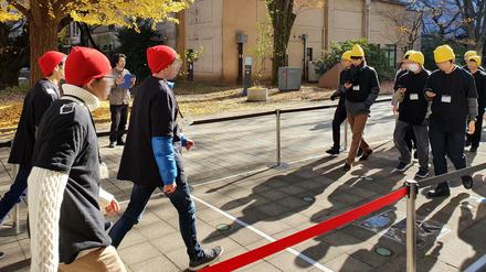 Im Experiment kamen gehende auf Kollisionskurs mit rechnenden Fußgängern.