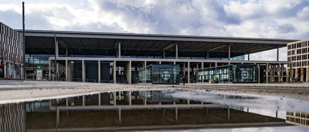 Blick auf das Terminal 1 des Hauptstadtflughafens BER in Schönefeld.