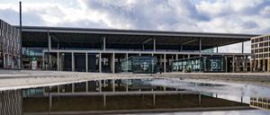Blick auf das Terminal 1 des Hauptstadtflughafens BER in Schönefeld.