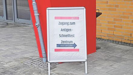 Das Testen testen. Beim 1. FC Union konnten sich am vergangenen Samstag Medienvertreter, Techniker und Ordner Corona-Schnelltests unterziehen. Der Verein erprobte dabei die Abläufe, die bei einem eventuellen Pilotversuch mit Fans zur Anwendung kommen würden.