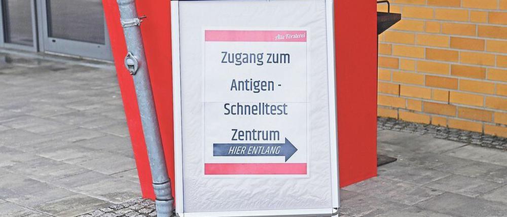 Das Testen testen. Beim 1. FC Union konnten sich am vergangenen Samstag Medienvertreter, Techniker und Ordner Corona-Schnelltests unterziehen. Der Verein erprobte dabei die Abläufe, die bei einem eventuellen Pilotversuch mit Fans zur Anwendung kommen würden.