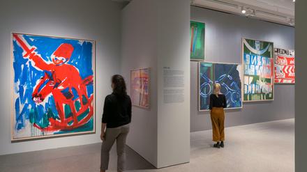 K.H. Hödickes roter „Schaukelreiter“ im Palais Populaire.