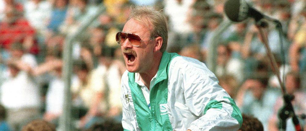 Lange her, dass Borussia Mönchengladbach zuletzt sieben Pflichtspielen hintereinander verloren hat, wie man an der Mode jener Zeit erkennt. Unter Trainer Wolf Werner waren es sogar acht.