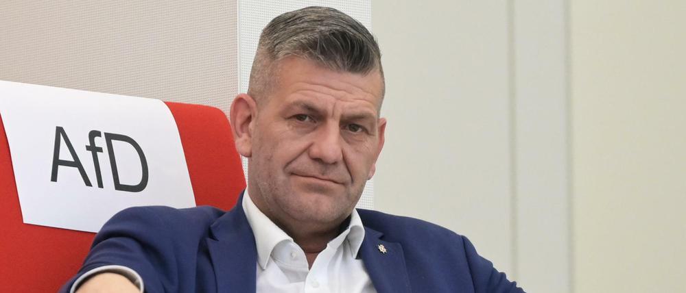 Mit Blick auf die Steuererklärungen sagte von Lützow, das sei für ihn "ein Buch mit sieben Siegeln".