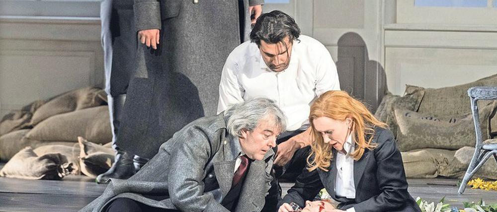 Francesca, die den Tod nicht scheut, (Sarah Jakubiak) mit den Malatesta-Brüdern (Ivan Inverardi, Jonathan Tetelman, Charles Workman, v. li).