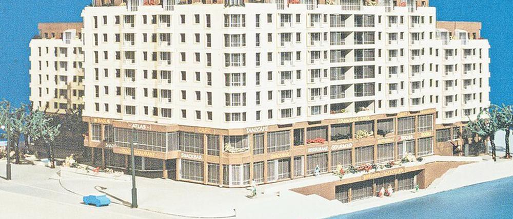 Im Zuge der Neugestaltung der dahindämmernden Friedrichstraße entstand dieser Entwurf für die Spreeterrassen von Karl-Ernst Swora. Das Modell von 1987 ist Teil der Ausstellung.